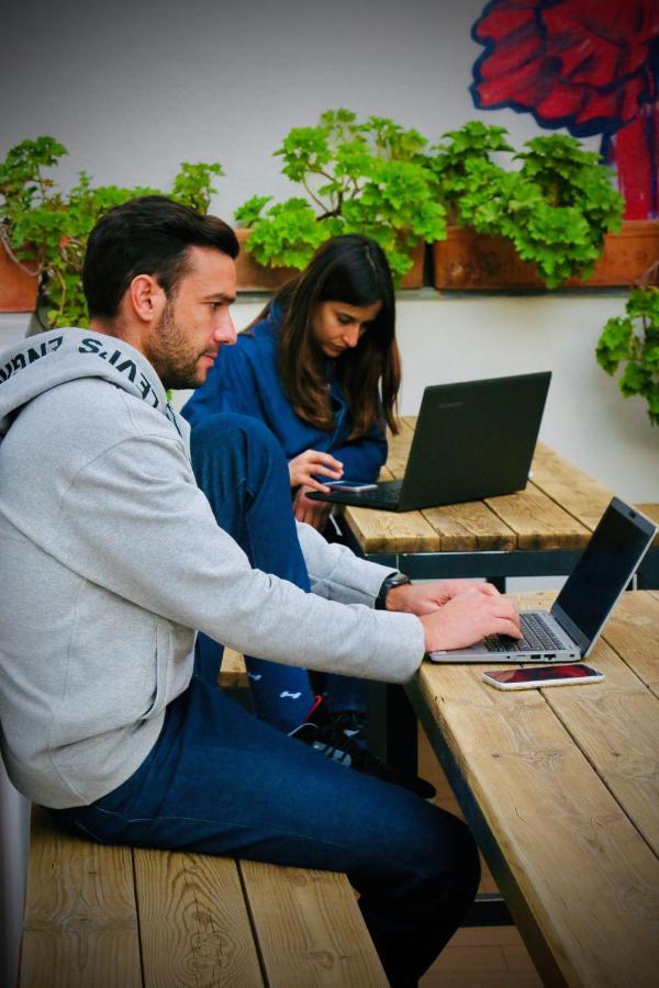 Joy Setas Coworking Hostel Севиля Екстериор снимка