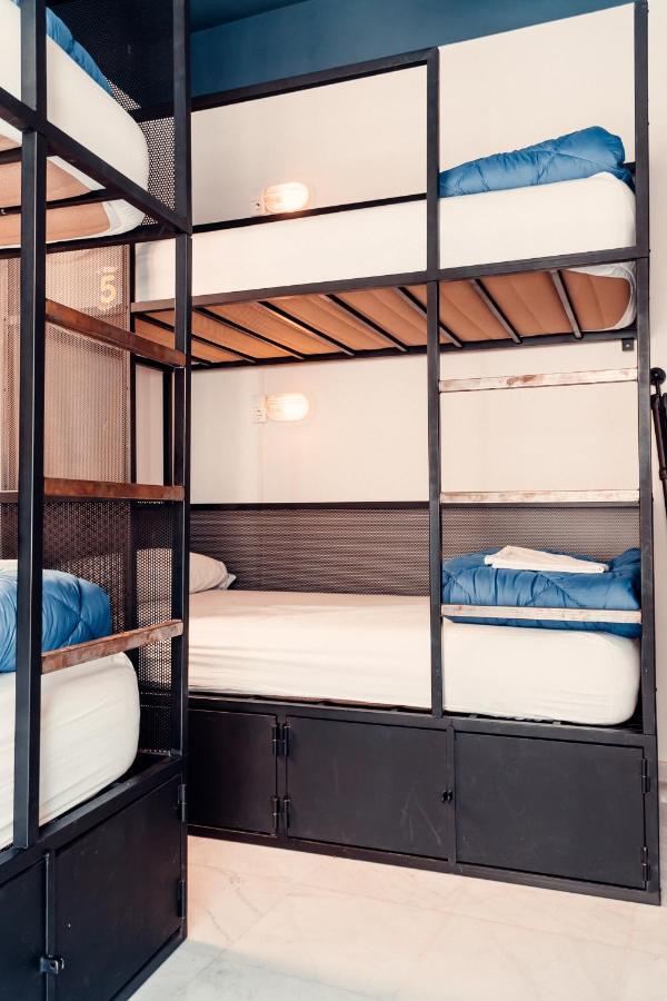 Joy Setas Coworking Hostel Севиля Екстериор снимка