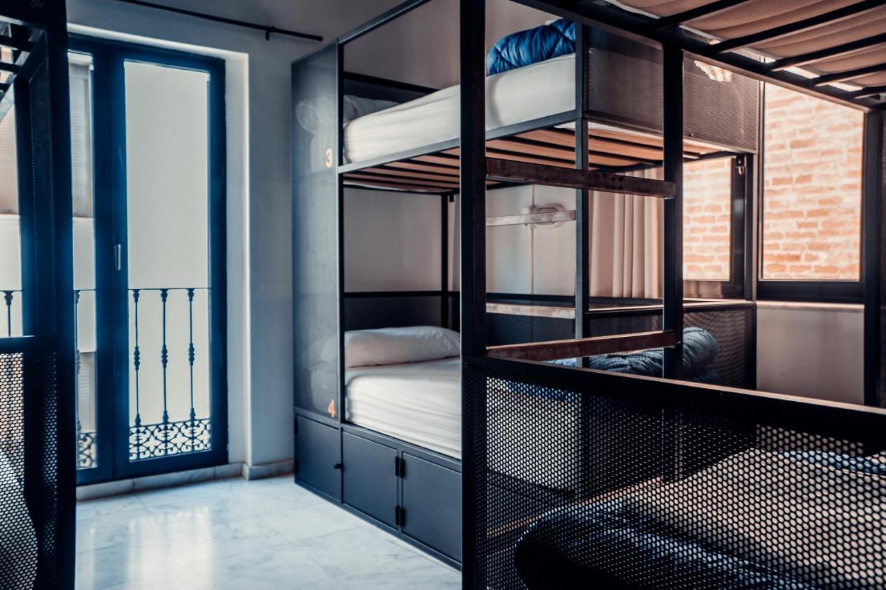 Joy Setas Coworking Hostel Севиля Екстериор снимка