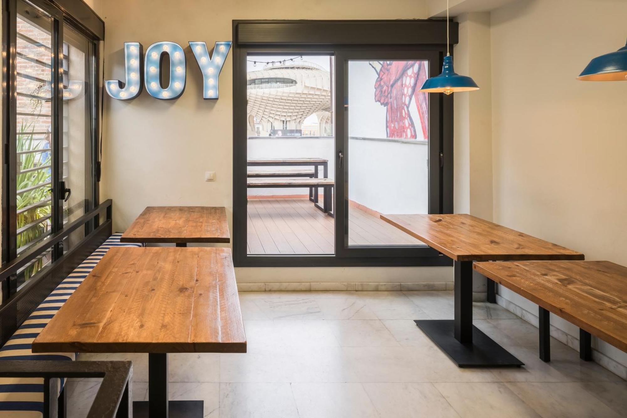 Joy Setas Coworking Hostel Севиля Екстериор снимка