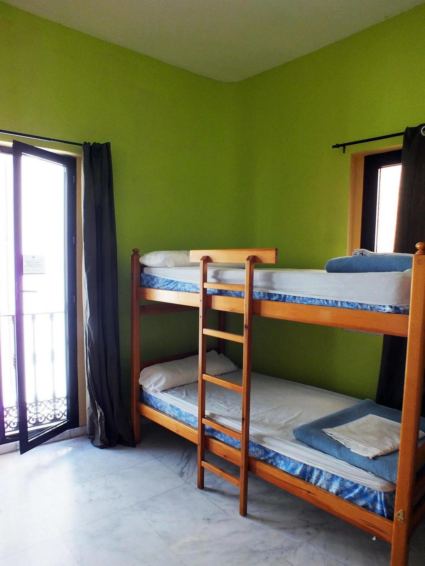 Joy Setas Coworking Hostel Севиля Екстериор снимка